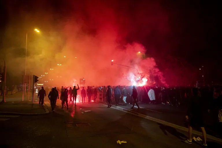Split: Torcida velikom bakljadom uz pratnju policije slavi 70. rodendan