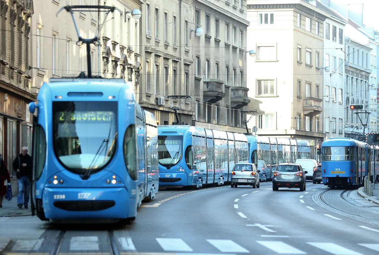 Zastoj u centru Zagreba: zbog sudara tramvaja i auta zaustavljen tramvajski promet