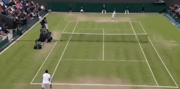 always-keep-your-eye-on-the-ball-especially-if-you-arent-on-the-field-12-gifs-15
