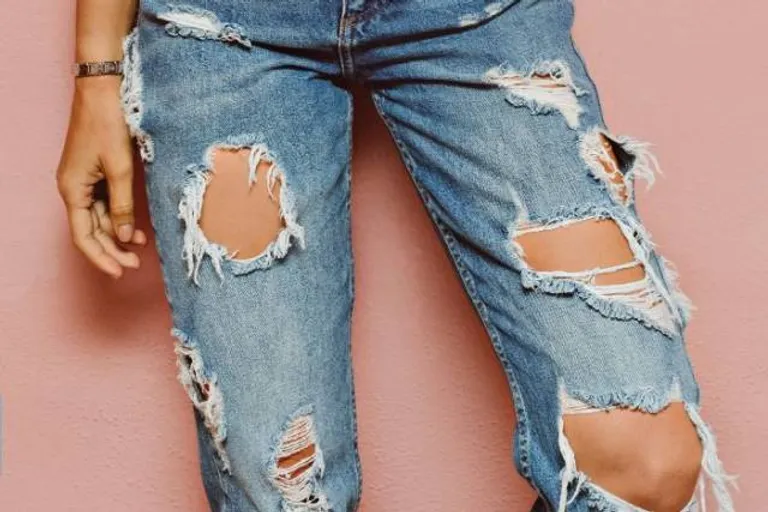 ripped_jeans_and_sun_dont_go_together_640_01