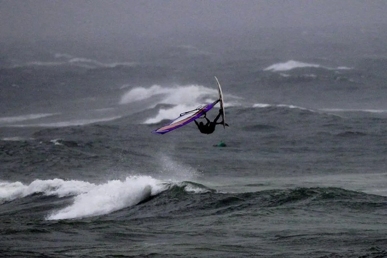 PXL windsurfing vjetar more