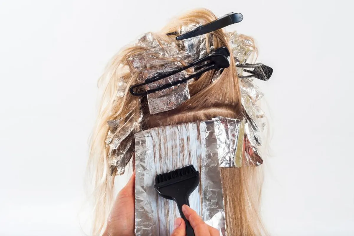 Kako dobiti pepeljastu boju kose: Istaknite se u masi s novom bojom