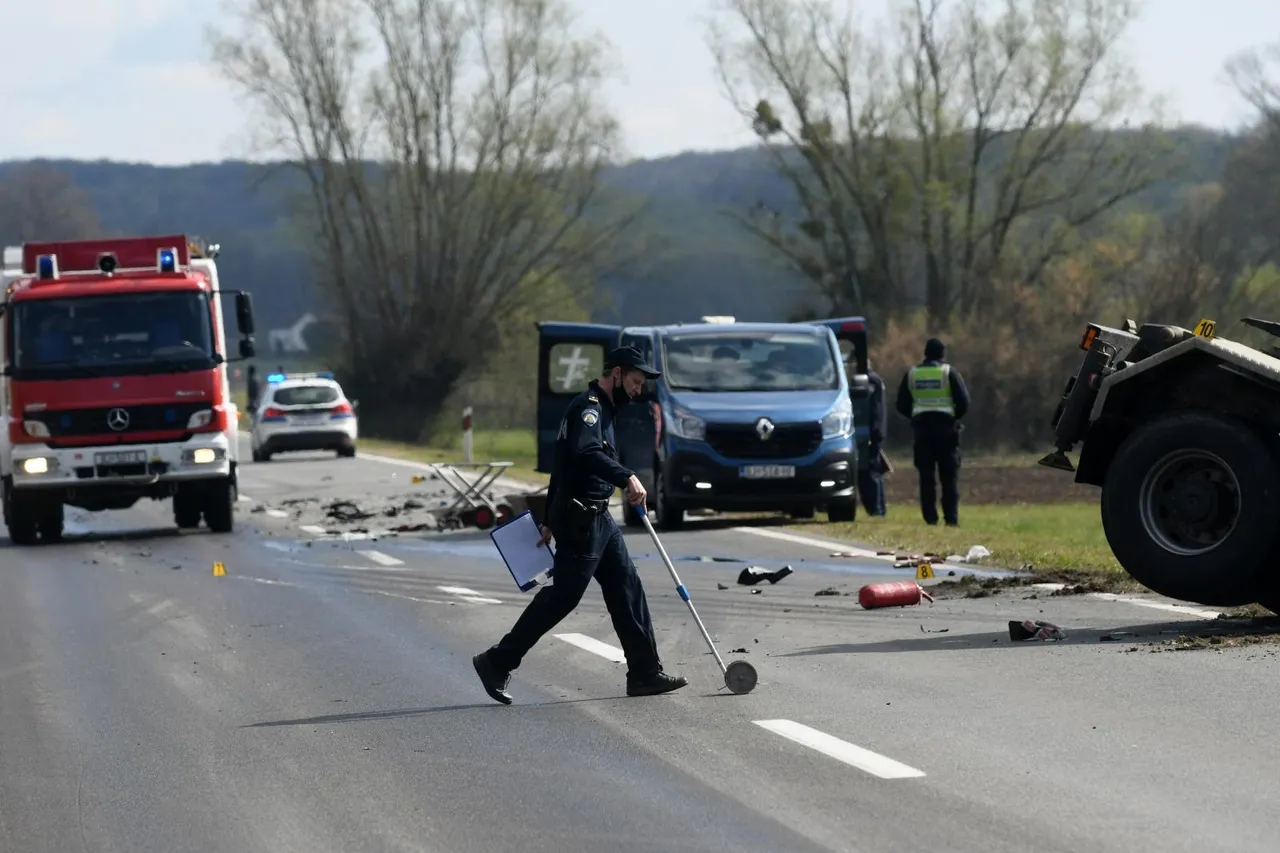 Potresni prizori s mjesta nesreće: Vozaču auta pozlilo pa podletio pod kamion. Poginuli muškarac i žena