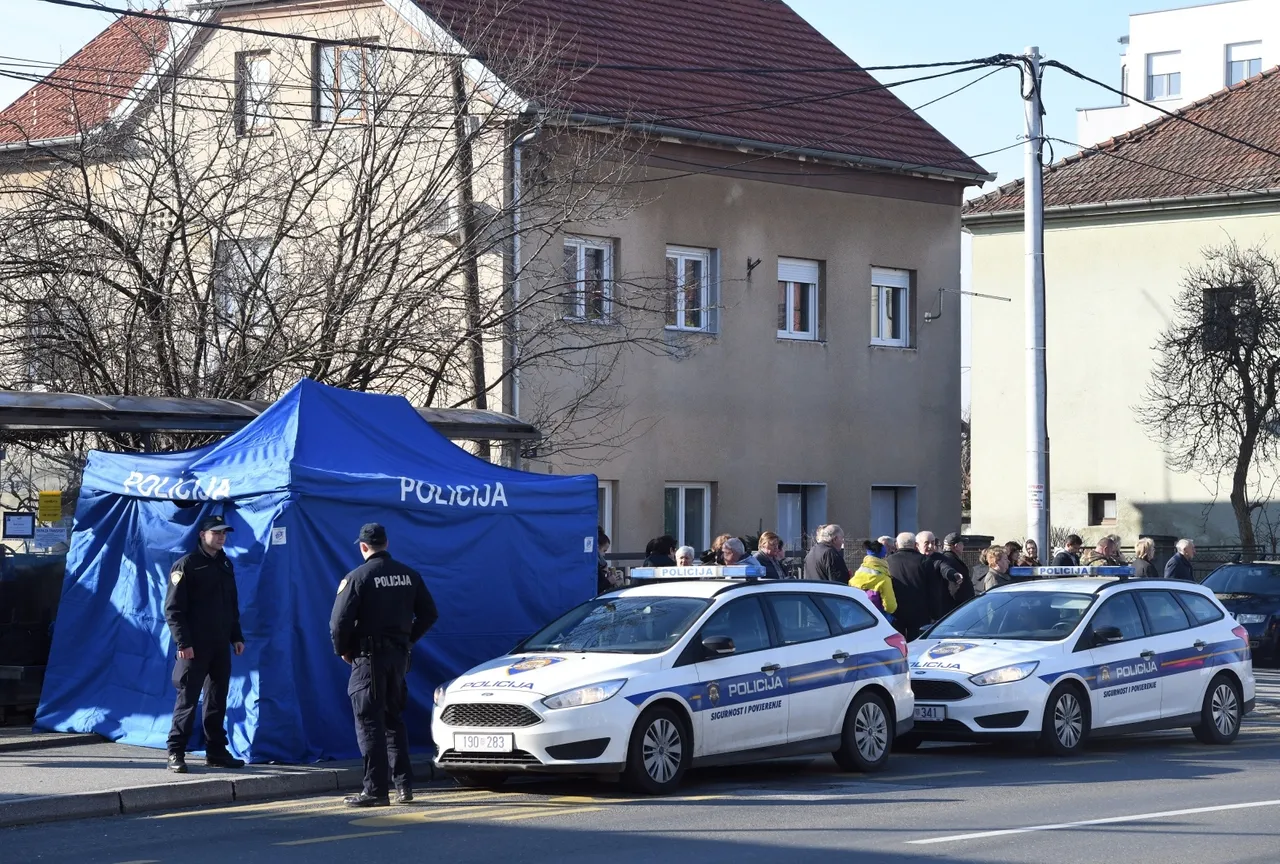 Policijski očevid na autobusnoj stanici u Sesvetama gdje je pronađeno tijelo muškarca