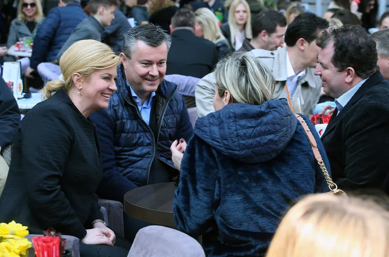 Predsjednica Grabar-Kitarović i premijer Orešković popili kavu u centru grada