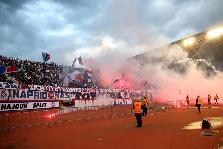 Bakljada na derbiju Hajduka i Dinama