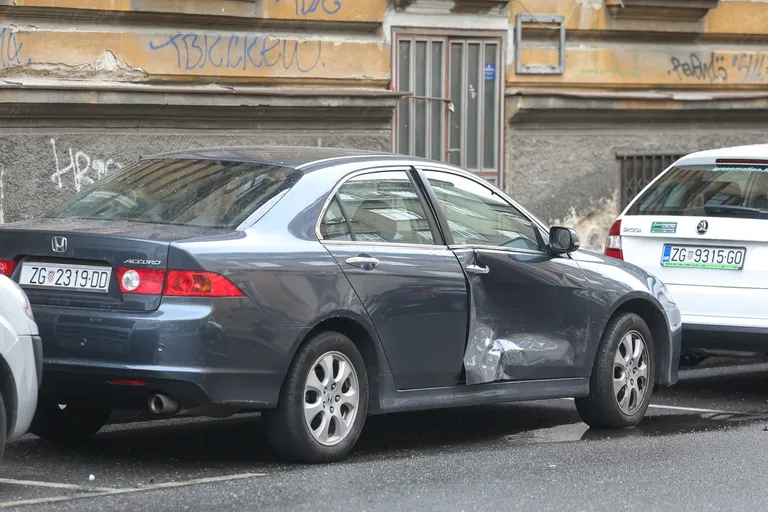 Zagreb: U centru grada sudarila se dva automobila