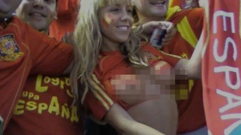 I ostalo sve grudi gole gole grudi I ostalo sve grudi gole Reperka pokazala