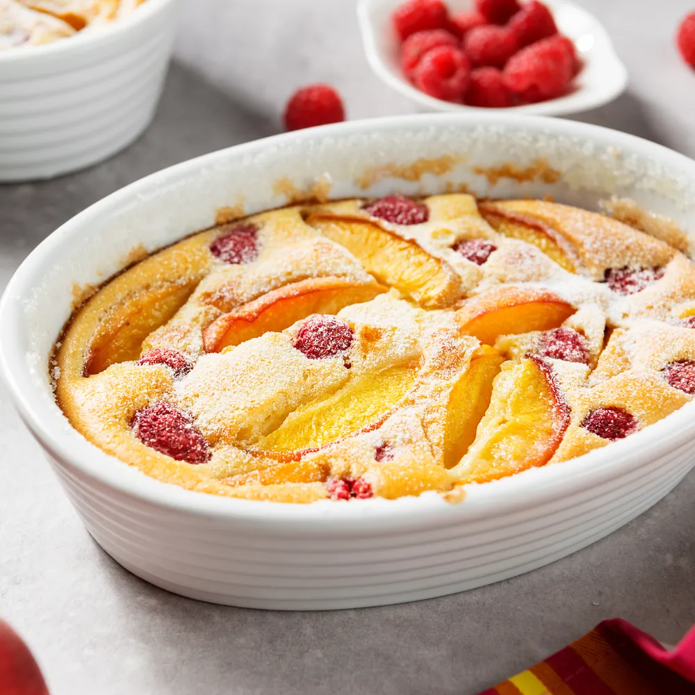 Recept za sočan clafoutis s breskvama i malinama