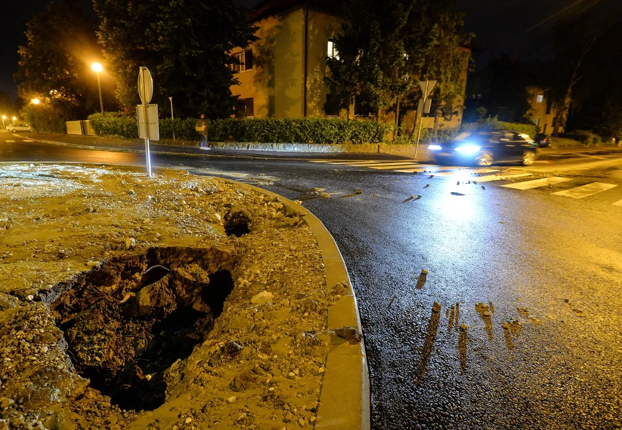 Zagreb: Puknuće cjevovoda na rotoru na Šalati, voda se slijevala Grškovićevom prema centru