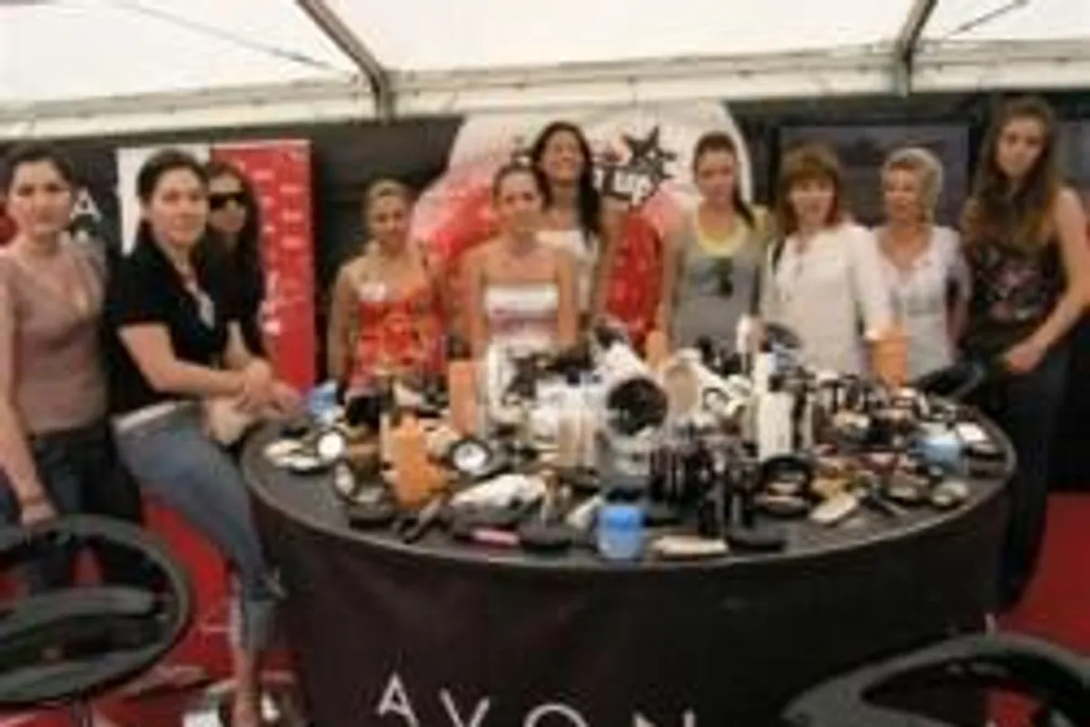 Proglašene finalistice natjecanja Avon Make Up Road Show