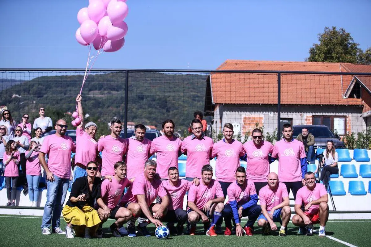 Revijalnom muško-ženskom nogometnom utakmicom najavljen nastavak kampanje “Darujmo ružičasti život”