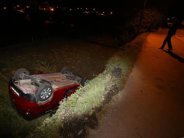 Tragedija u Splitu: Automobil sletio s kolnika, jedna osoba preminula