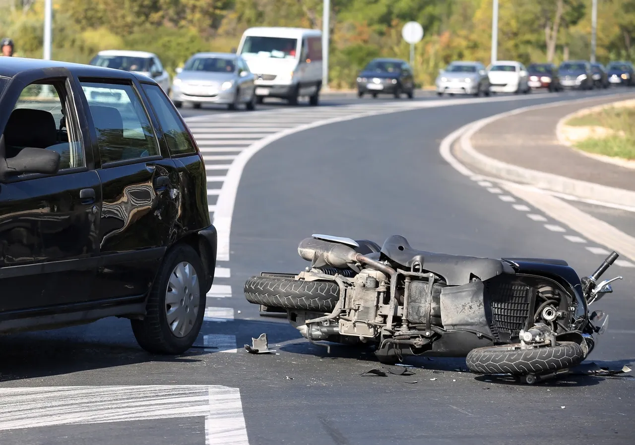Šibenik: Policijski očevid na mjestu nesreće osobnog automobila i motocikla