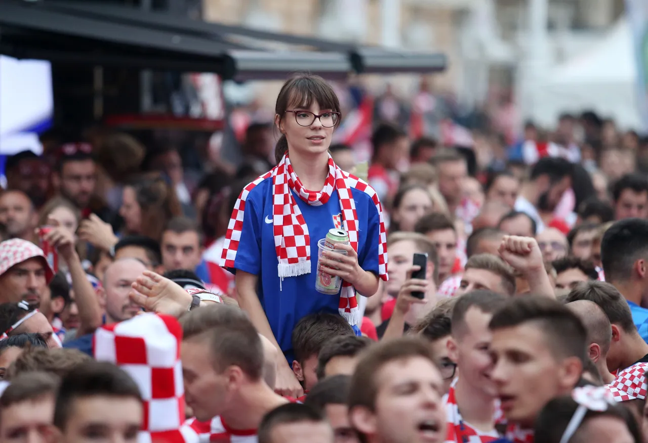 Fantastična atmosfera u centru Zagreba: Tisuće navijača prate susret Hrvatske i Engleske