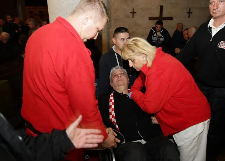 Đuri Glogoškom i još nekim braniteljima u crkvi pružena hitna medicinska pomoć