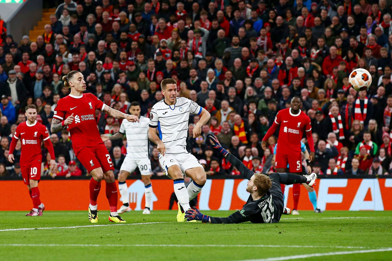 Pašalić je zapucao zicer Mrežama se širi fotografija lica golmana