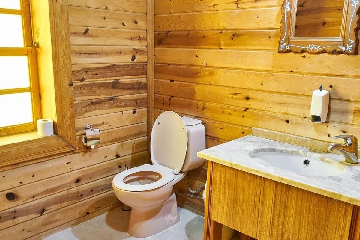 Znate li kako očistiti wc školjku ispod ruba?