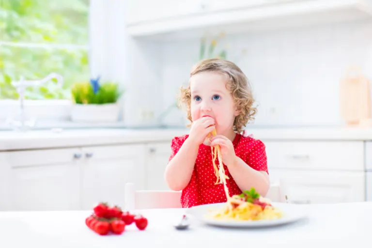 Ovu hranu često dajemo djeci i tako im stvaramo loše navike, a posljedice na zdravlje brzo se mogu osjetiti