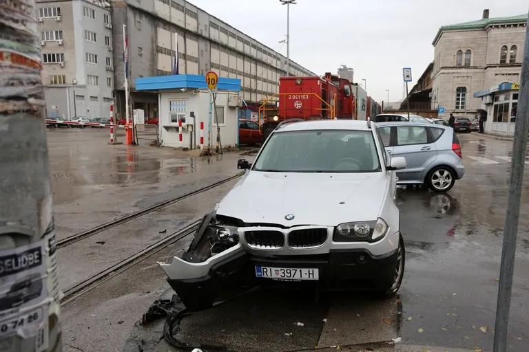 Rijeka: Teretni vlak udario u osobno vozilo, nema ozlijeđenih