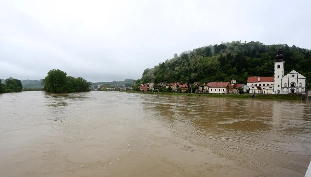 Hrvatska Kostajnica pod vodom