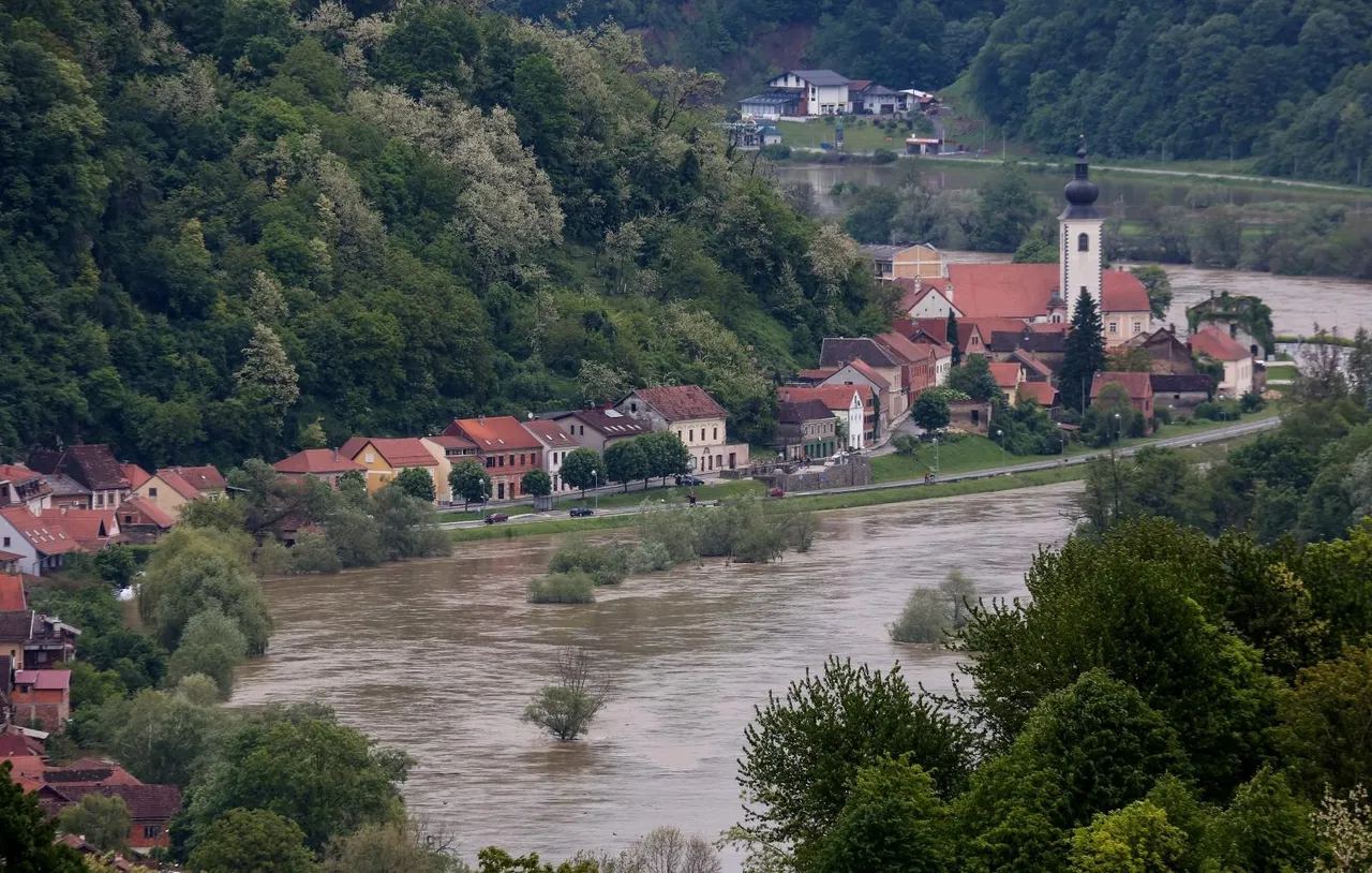 Opasnost od poplava u Hrvatskoj Kostajnici još nije prošla
