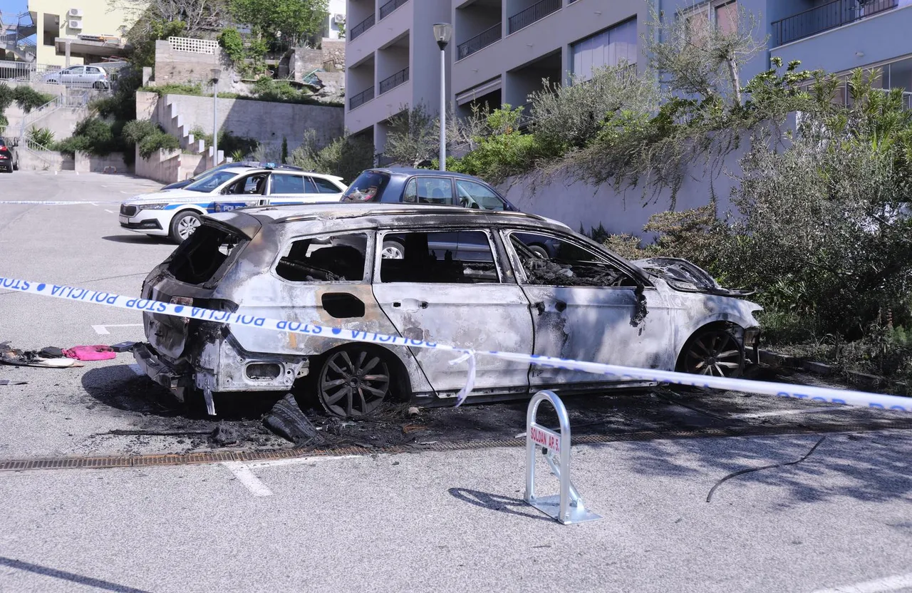 Makarska: Tijekom noći na parkiralištu u potpunosti izgorio automobil 
