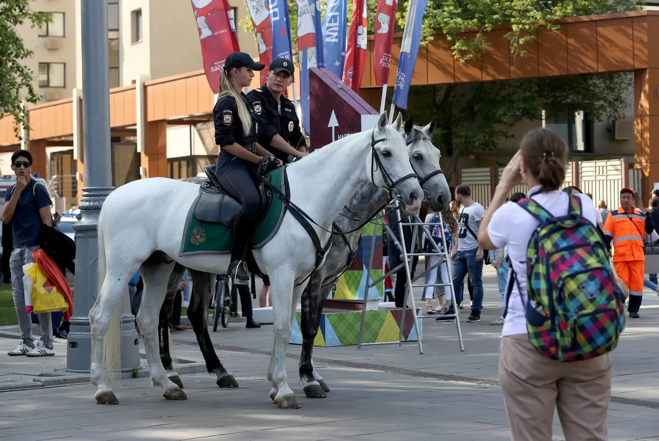Moskva: Policija na konjima i u vozilima pred stadionom Lužnjiki
