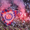 Pobjeda Hajduka nakon preokreta. Torcida zasula tartan stazu bakljama i topovskim udarima, odjekivalo kao da je rat