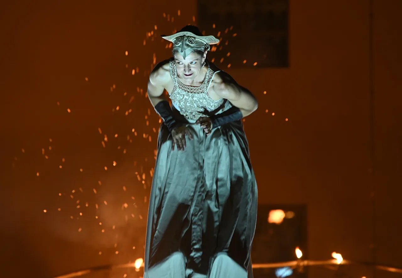 Ljubljana: Izvedba Campagnia Opera Fiammae u sklopu Festivala uličnog kazališta "Ana Desetnica"