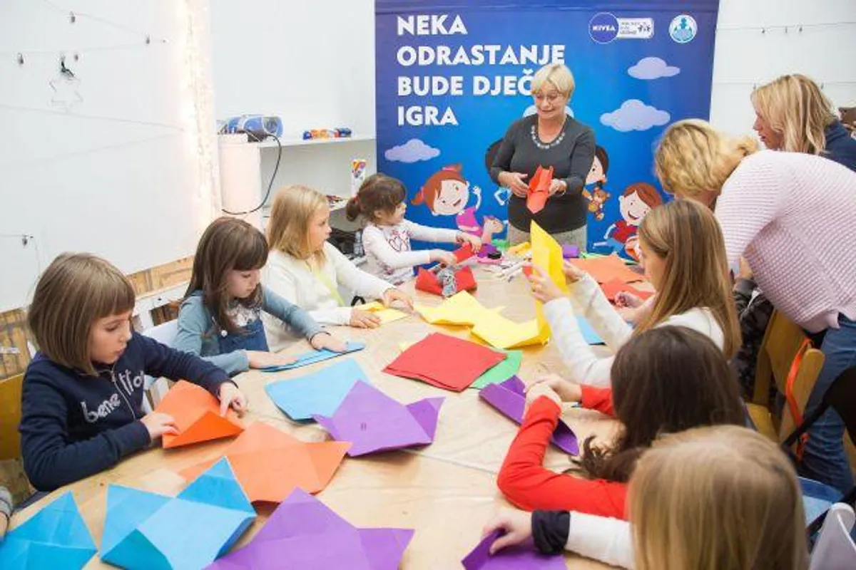 Održana radionica za roditelje i djecu u sklopu NIVEA Dječjeg tjedna Izrada igračaka izmamila dječje osmijehe