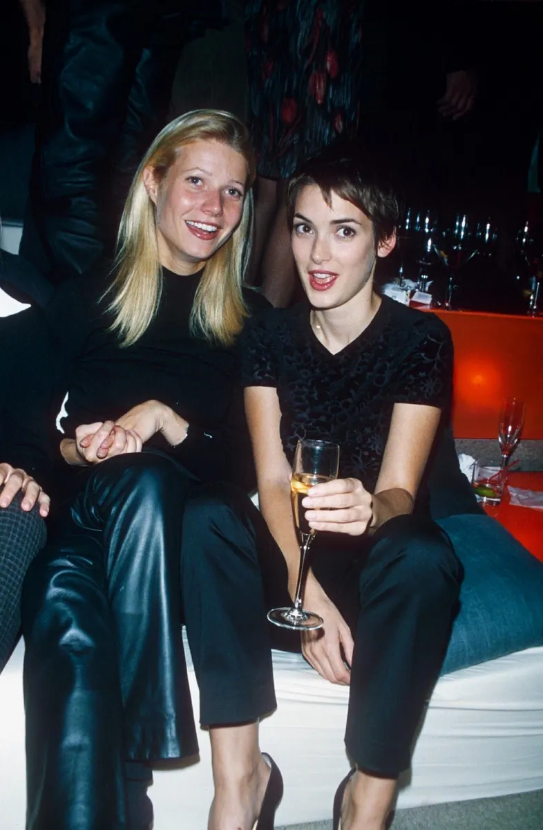 Winona Ryder i Gwyneth Paltrow na partyju modne revije Armani 1996. godine.