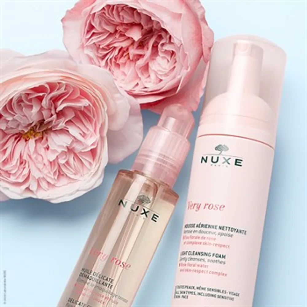 Dva paketa s proizvodima iz nove Nuxe Very Rose linije za čišćenje lica
