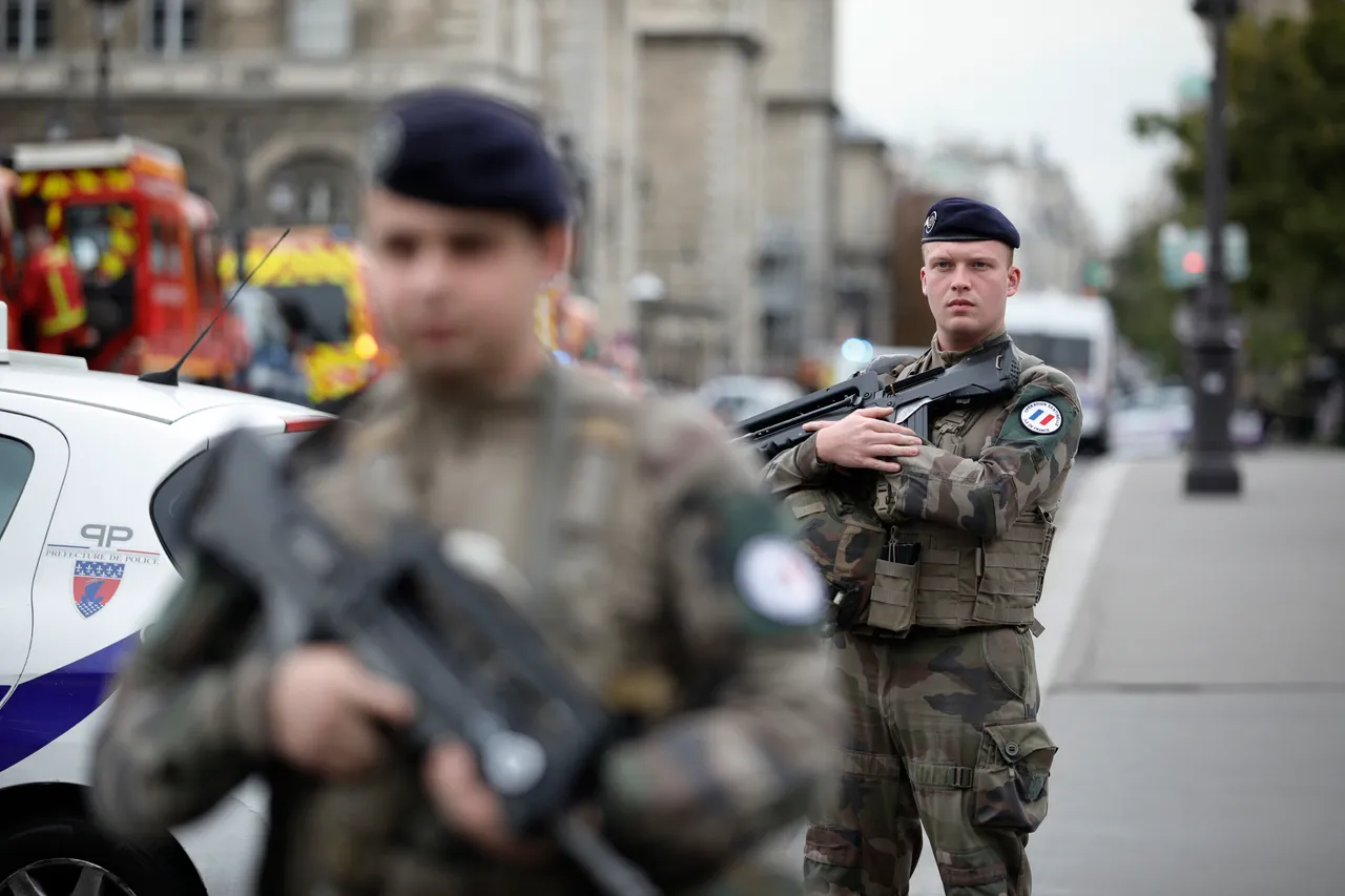 Užas u Parizu: Napadač s nožem uletio u policijsku postaju, ima mrtvih