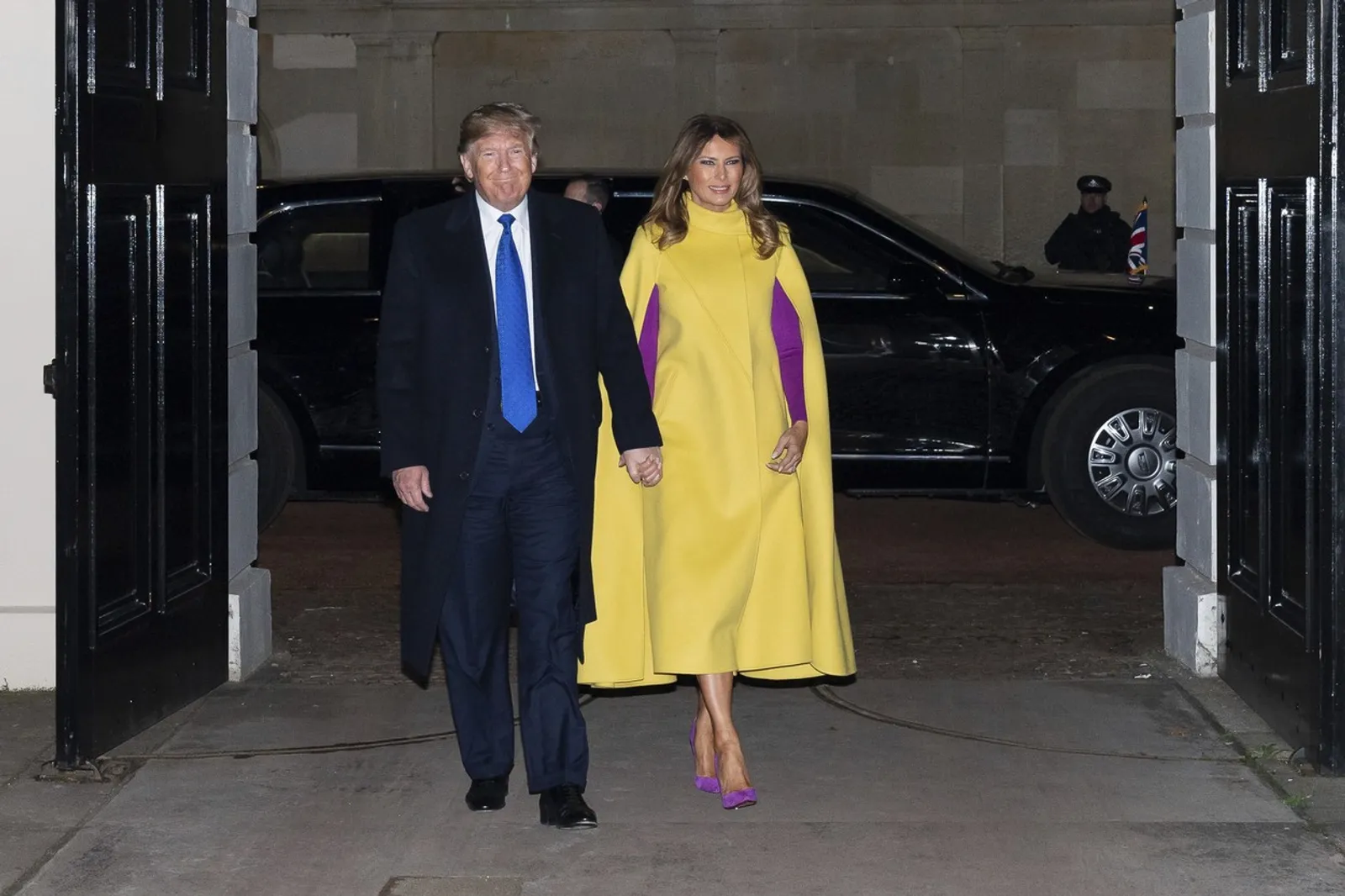 Kombinacija žute i ljubičaste koju je nosila za vrijeme službenog posjeta Londonu oduševila je modne stručnjake.