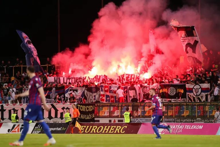 HNK Gorica kažnjena zbog bakljade Torcide na Gradskom stadionu
