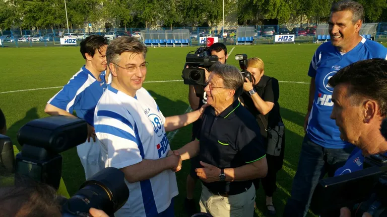 Plenković zaigrao nogomet na proslavi 28. obljetnice osnutka HDZ-a