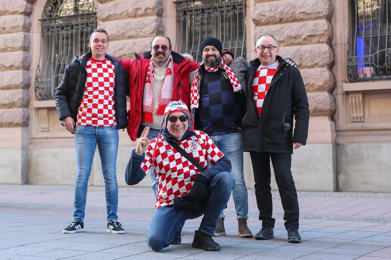 Stockholm: Navijači u centru grada pripremaju se za polufinalnu utakmicu Hrvatska - Norveška