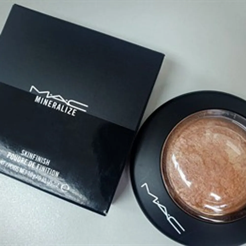 MAC Mineralize Skinfinish “Soft & Gentle” highlighter