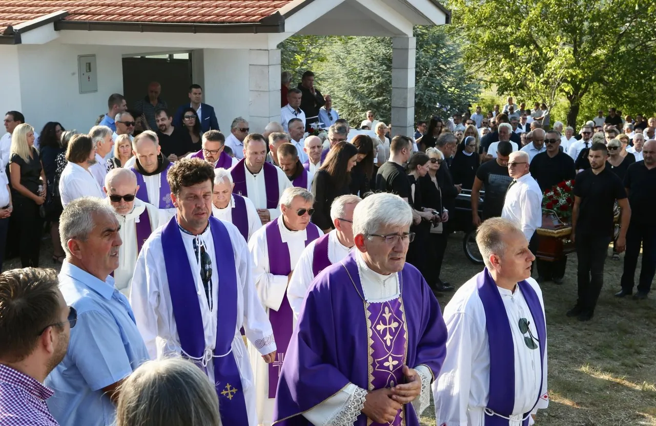 Sprovod majke Milana Bandića