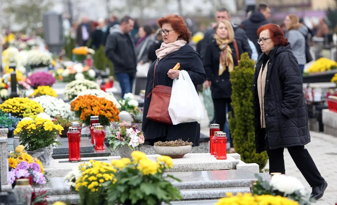 Karlovčani obilaze grobove svojih najbližih na groblju Dubovac na blagdan Svih svetih