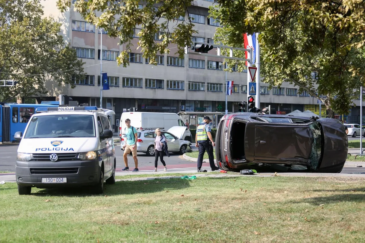 BMW završio na boku i na nogostupu