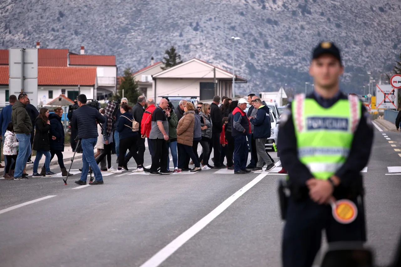 Stanovnici Opuzena prosvjedom 'Sinovi i kćeri Neretve' traže bolje zdravstvo