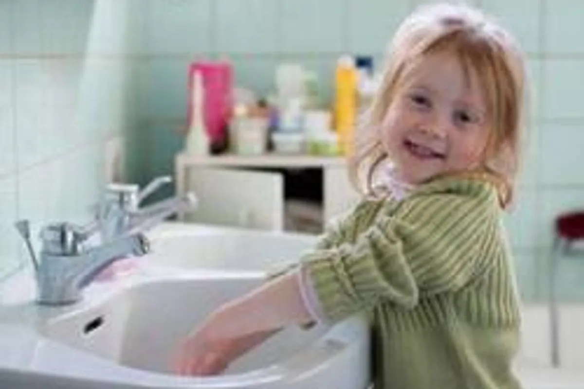 Naučite dijete pravilnom ponašanju u kupaonici