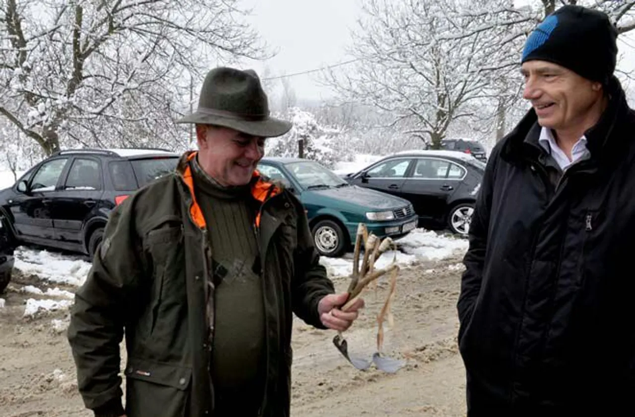 Nakon što mu je privremeno oduzeto oružje, župan Tomašević, u lov na muflone i divlje svinje krenuo s praćkom