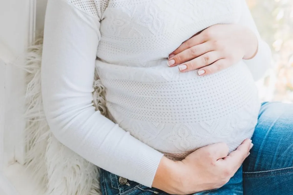 Strije su normalna pojava u trudnoći, a evo kako ih možeš spriječiti