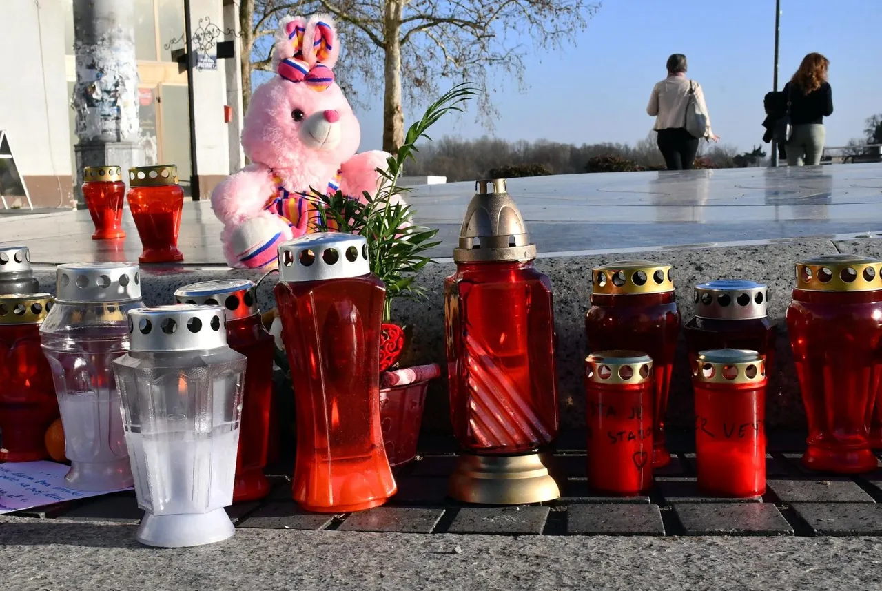 Slavonski Brod: Brođani i danas paleći svijeće odaju počast glazbeniku Đorđu Balaševiću