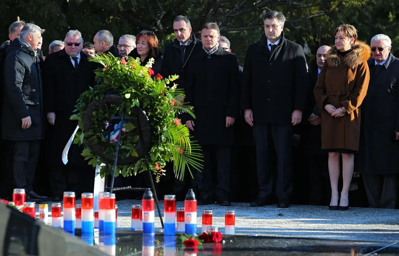 Zagreb: Polaganje vijenaca na groblju Mirogoj povodom obljetnice smrti Franje Tuđmana