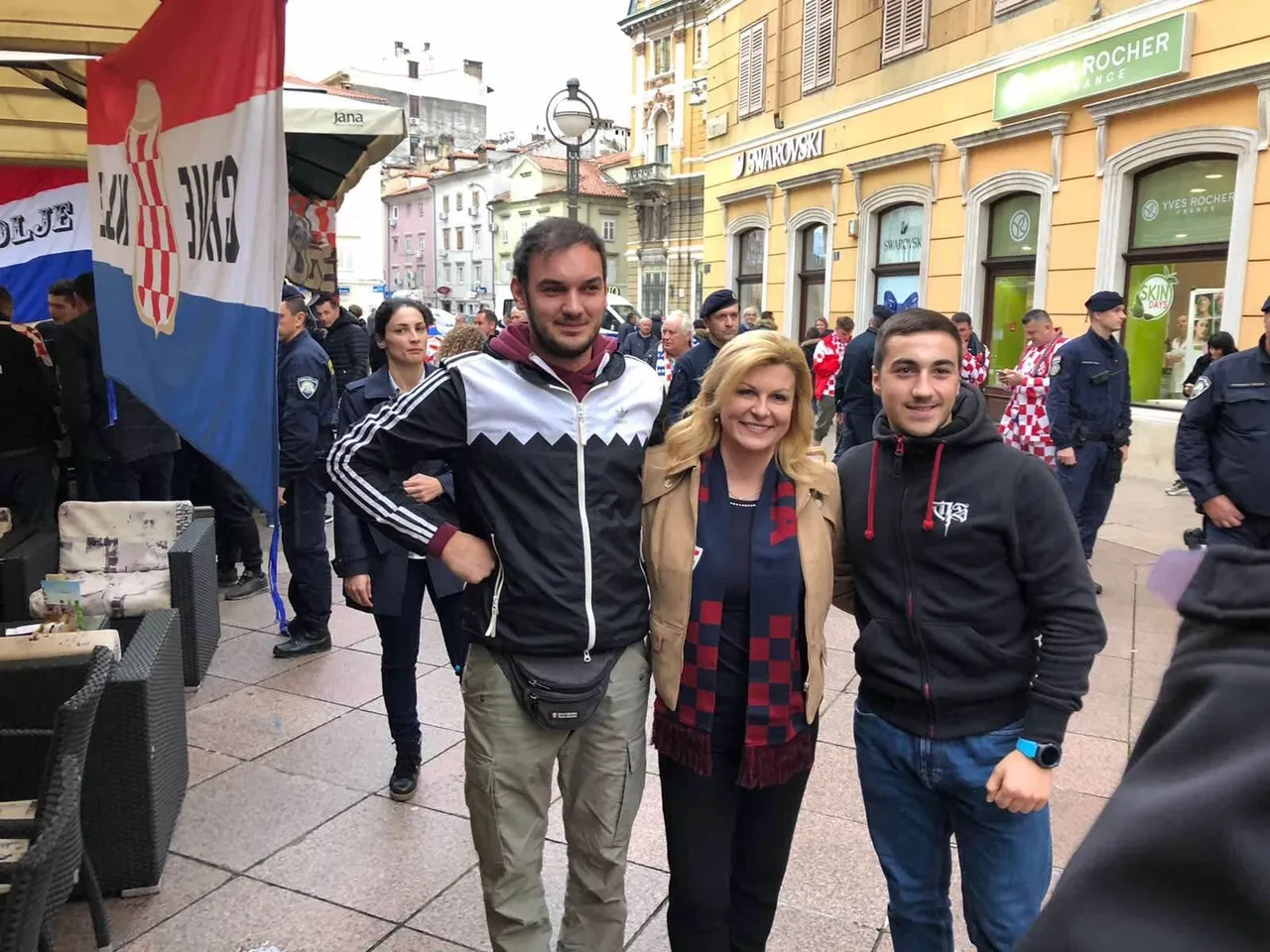 Navijači i Kolinda Grabar-Kitarović