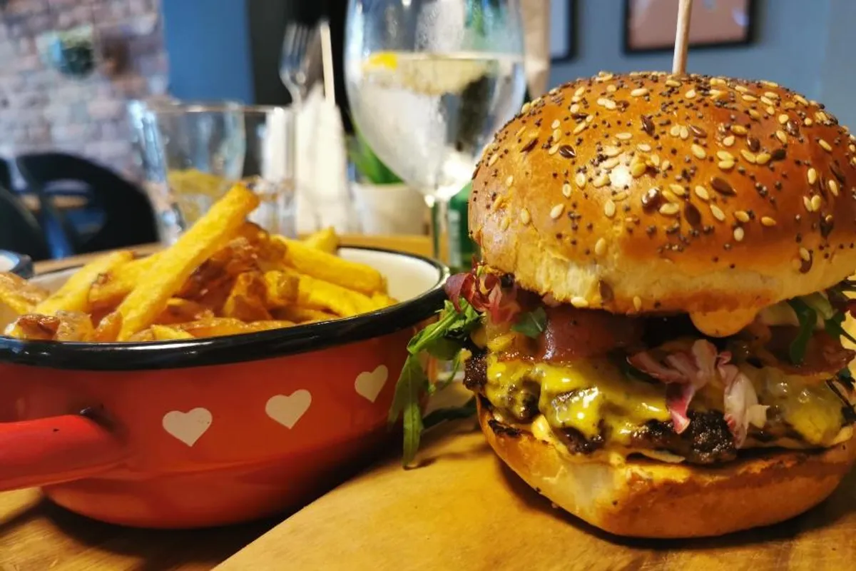 U Zagrebu se otvorio novi restoran s burgerima, pa smo morale isprobati što nudi Love At First Bite